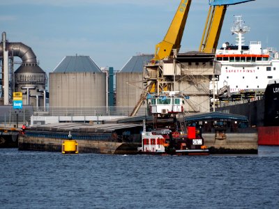 Elan, ENI 02104476 pushing Zonda, ENI 02317203 and another barge at the Vlothaven, Port of Amsterdam, pic2