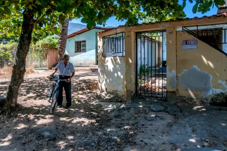 Elderly man walking by Puerto e Tabla
