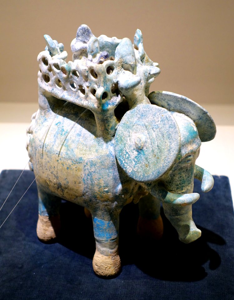 Elephant figure, Iran, 12th-13th century AD, blue glaze with iridescence - Matsuoka Museum of Art - Tokyo, Japan - DSC07303