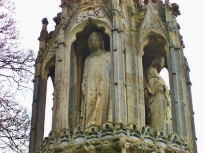 Eleanor cross, Hardingstone, detail 3