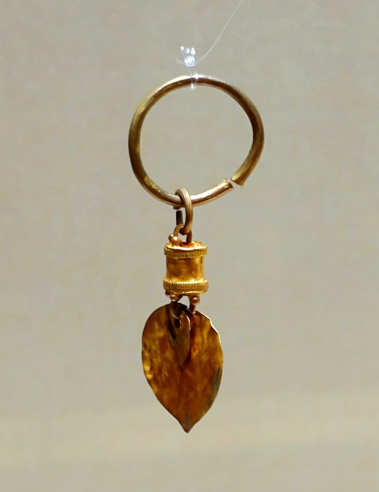 Earring, Korea, Three Kingdoms period (Baekje), 400s-500s AD - Tokyo National Museum - Tokyo, Japan - DSC08118