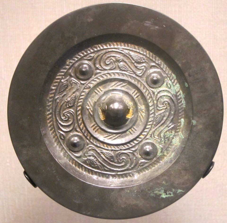 Eastern Han dynasty bronze mirror with four birds design, Honolulu Academy of Arts