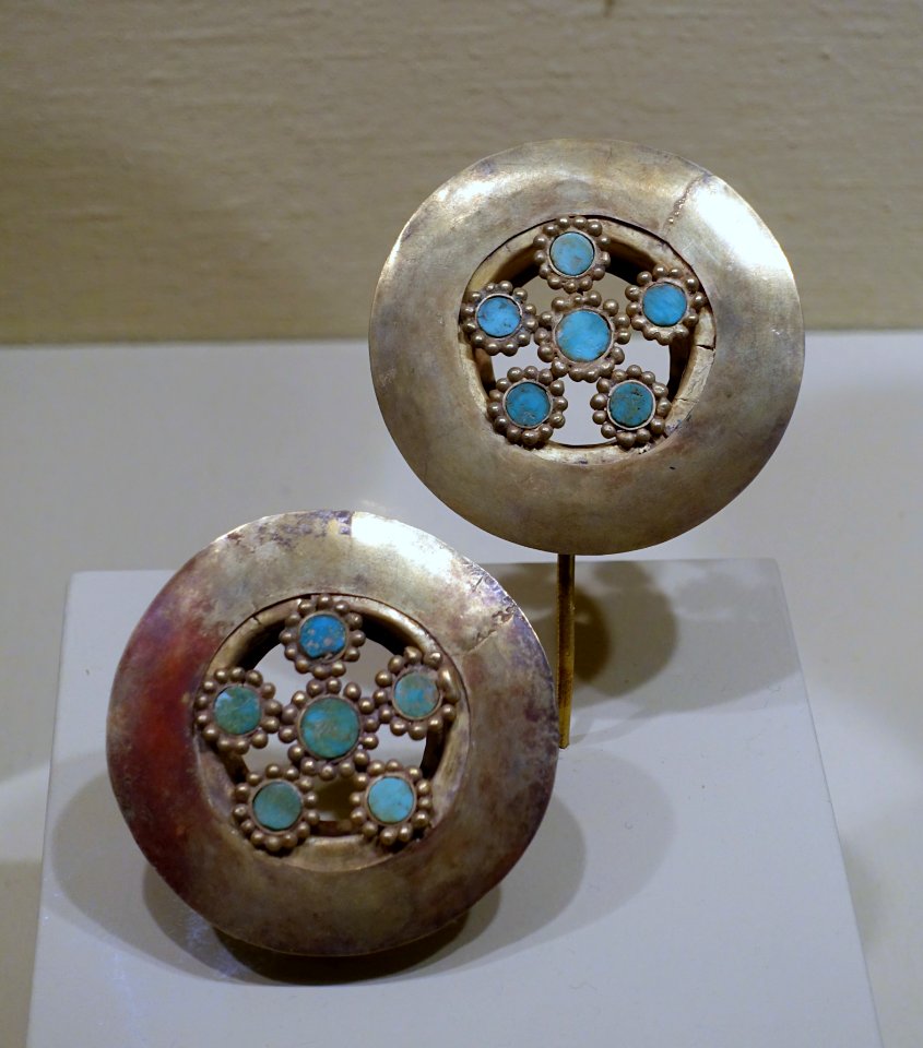 Earplugs, Chimu, Chan-Chan, c. 900-1200 AD, gold, turquoise - Portland Art Museum - Portland, Oregon - DSC09203