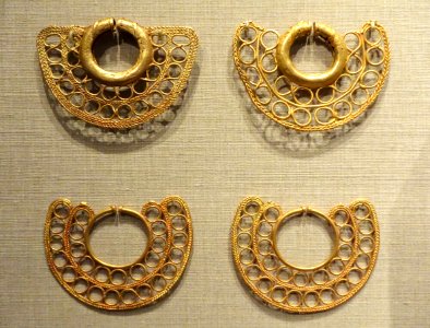Ear ornaments, Panama or Colombia, 5th-10th century AD, gold - De Young Museum - DSC00359