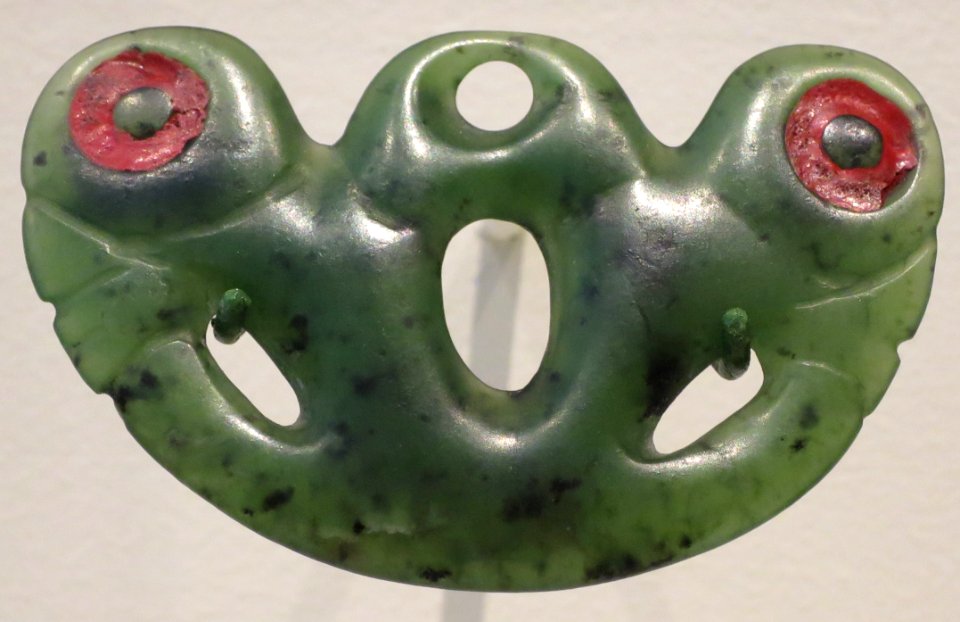 Ear pendant (peka peka), Maori people, Honolulu Museum of Art, 3351
