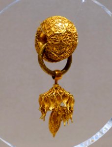 Earring, Korea, Three Kingdoms period (Silla), 500s AD - Tokyo National Museum - Tokyo, Japan - DSC08126