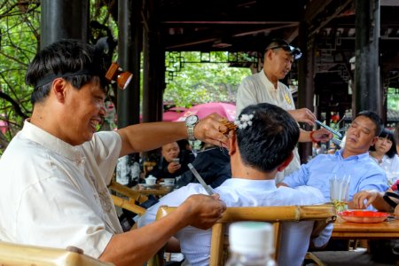 Ear-cleaning, teahouse in Peoples Park - Chengdu, China - DSC05368