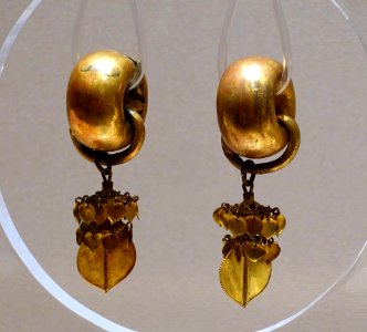 Earrings, attributed to Changnyeong, Korea, Three Kingdoms period, 500s AD, gold - Tokyo National Museum - Tokyo, Japan - DSC08133