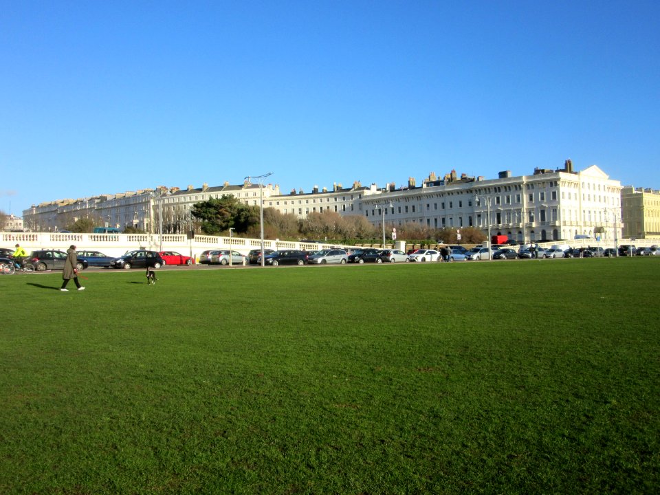 East Side of Adelaide Crescent, Kingsway, Hove (NHLE Code 1298665) (January 2017) (3)