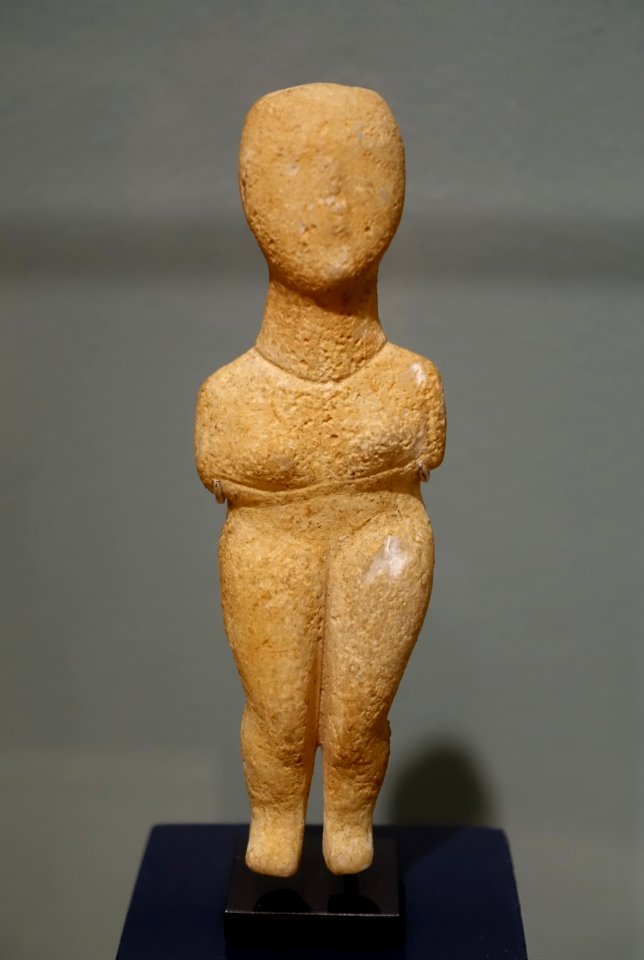 Early Cycladic figurine in pre-canonical form, Cycladic, Early Cycladic I-II, c. 2800-2700 BC, Greek island marble - Middlebury College Museum of Art - Middlebury, VT - DSC08020