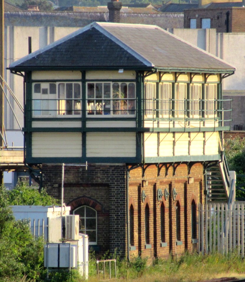 Eastbourne signal box, Junction Road, Eastbourne (NHLE Code 1413815) (June 2015) (5)