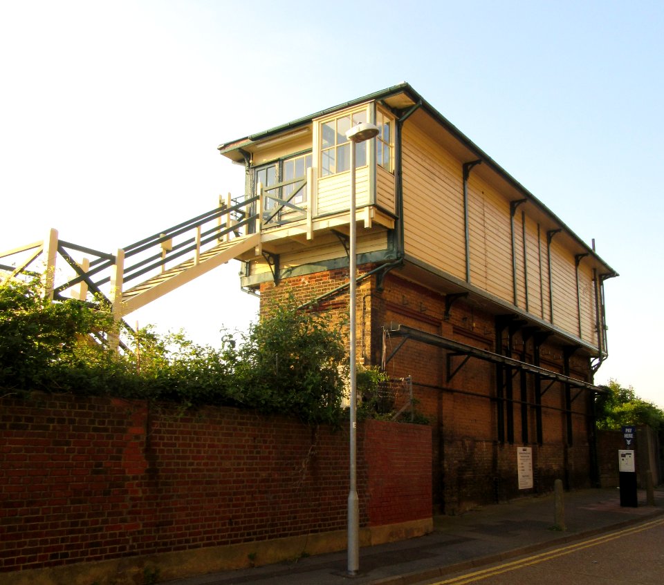 Eastbourne signal box, Junction Road, Eastbourne (NHLE Code 1413815) (June 2015) (2)