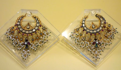 Earrings, India, Lucknow or Benares, Mughal period, early 19th century, gold, diamonds, rubies, pearls - Royal Ontario Museum - DSC04555
