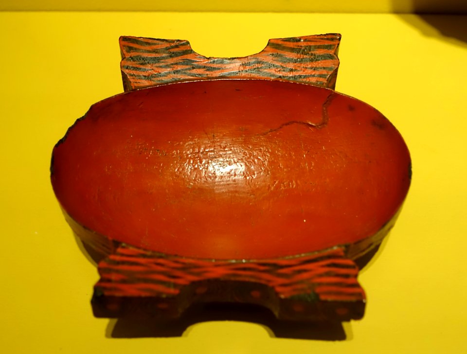 Ear-shaped wine cup with stylized cloud designs, Chu culture, Wangshan, Hunan province, China, Warring States period, 300s-200s BC, wood, cinnabar, lacquer - Portland Art Museum - Portland, Oregon - DSC08573