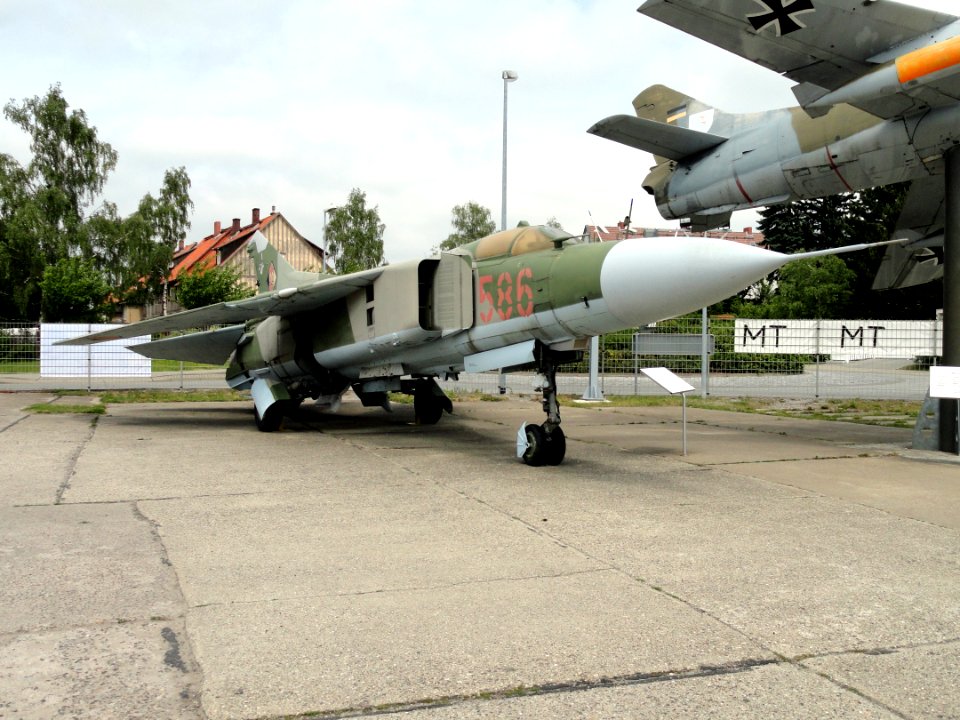 East German Airforce MiG-23 Flogger no 586 pic2