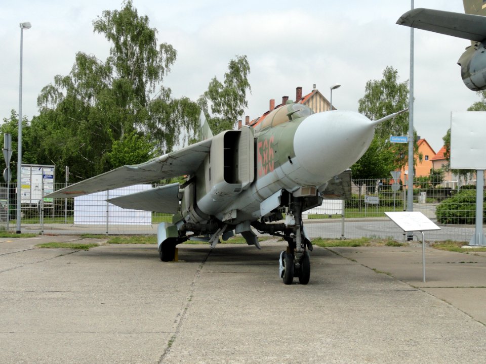 East German Airforce MiG-23 Flogger no 586 pic1