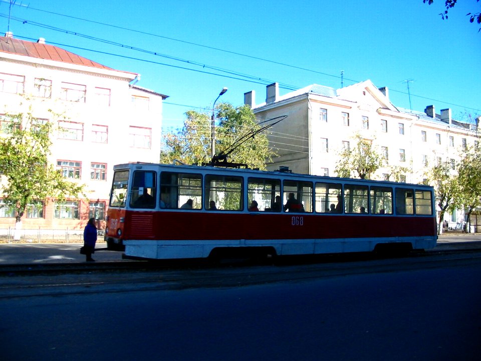 Dzerzinsk tram 068 20041002 029 prospekt Lenina