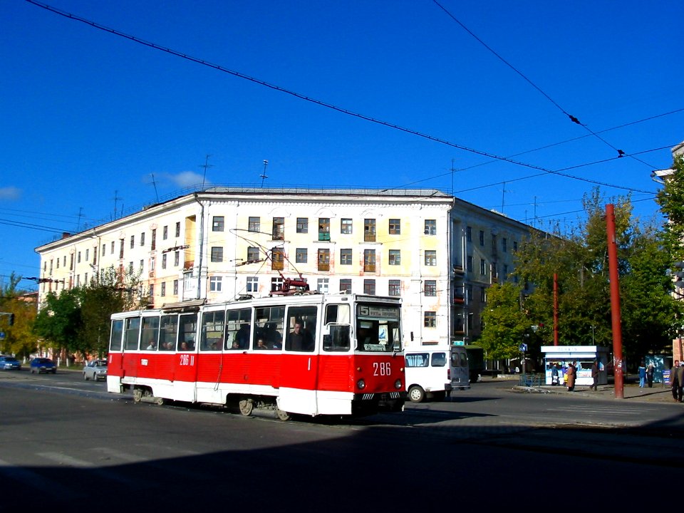 Dzerzinsk tram 286 20041002 021 prospekt Lenina