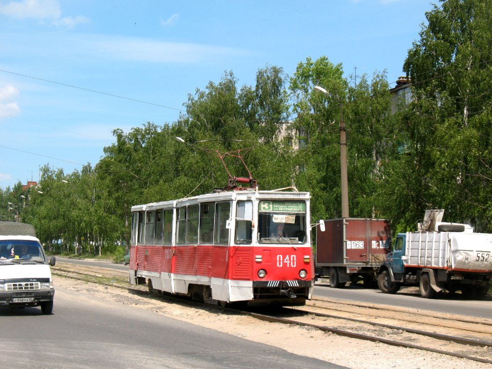 Dzerzinsk tram 040 20070629 219 prospekt Tsiolkovskogo