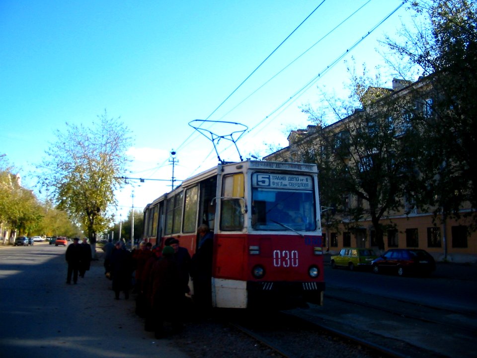 Dzerzinsk tram 030 20041002 015 prospekt Lenina