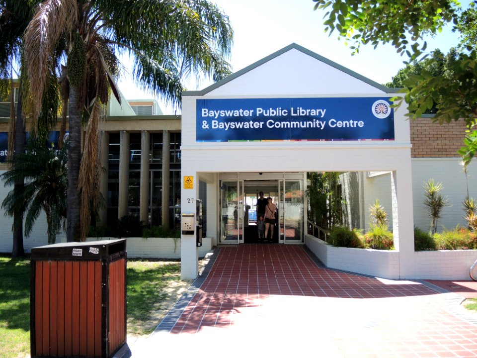 E37 Bayswater Library entrance (October 2020)