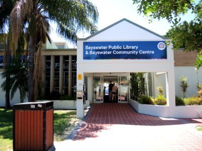 E37 Bayswater Library entrance (October 2020)