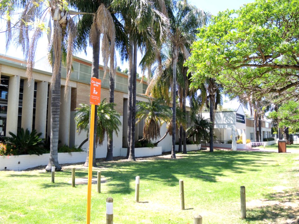 E37 Bayswater Library from west (October 2020)