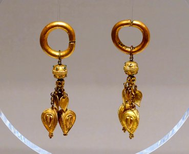 Earrings, Korea, Three Kingdoms period (Gaya), 400s-500s AD - Tokyo National Museum - Tokyo, Japan - DSC08120