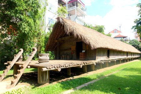 E De house, view 2 - Vietnam Museum of Ethnology - Hanoi, Vietnam - DSC03415
