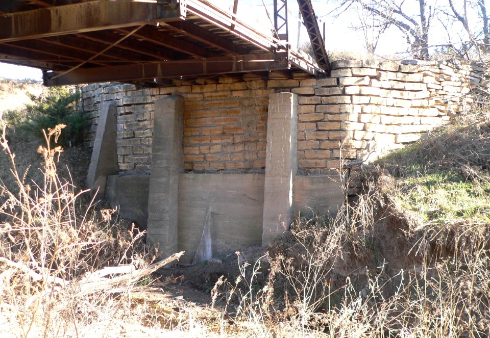 E Fork Wolf Creek bridge, 290 Dr, SE abutment 1