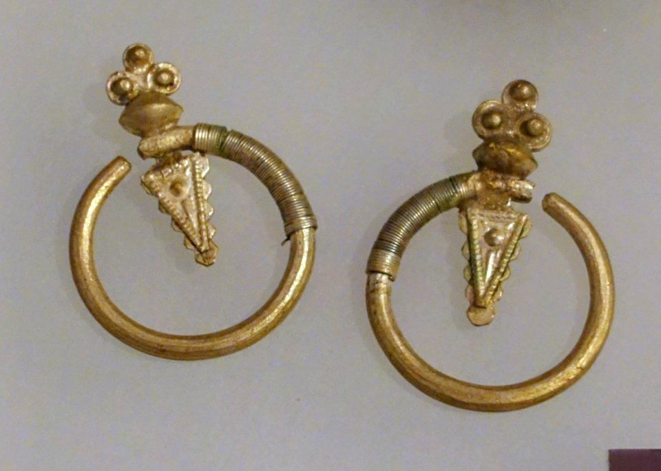 Earrings, Dao Do, Lao Cai, 2003, silver - Vietnamese Women's Museum - Hanoi, Vietnam - DSC04031