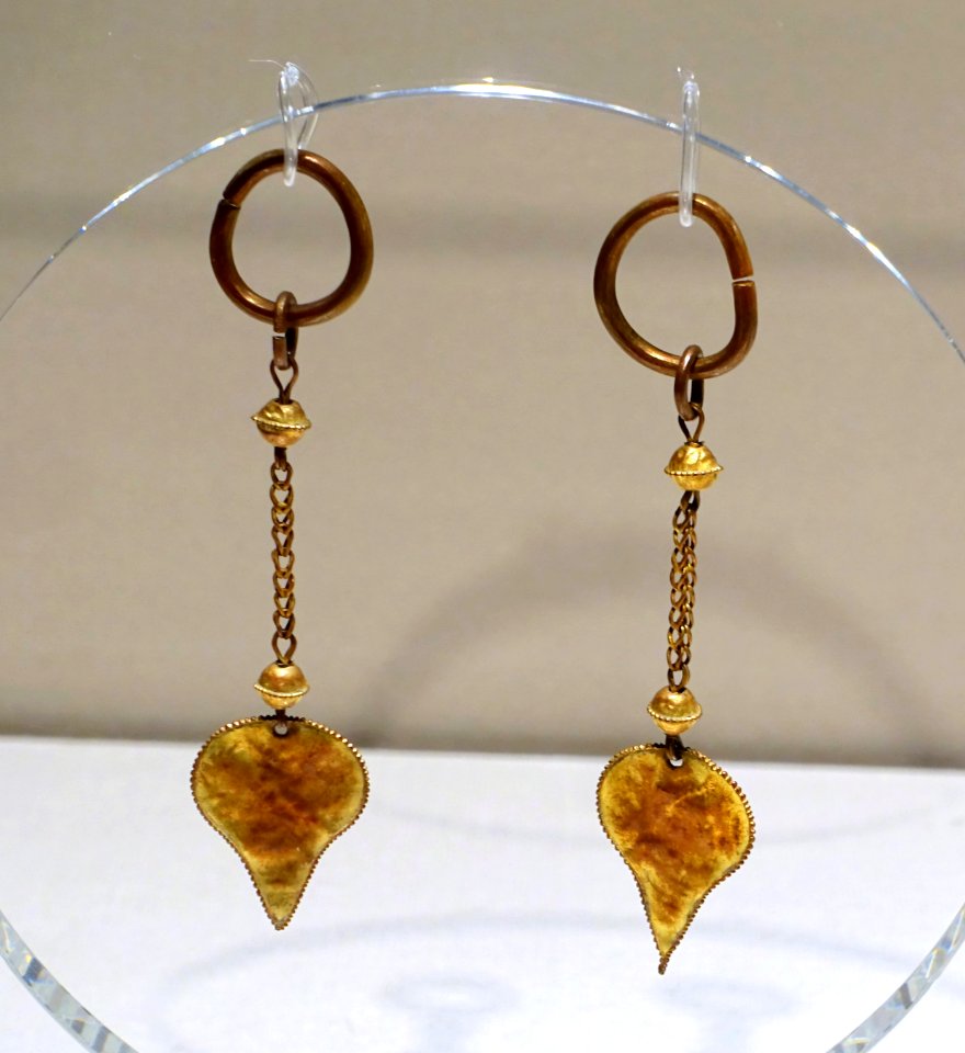 Earrings, Korea, Three Kingdoms period (Gaya), 500s AD - Tokyo National Museum - Tokyo, Japan - DSC08122