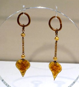 Earrings, Korea, Three Kingdoms period (Gaya), 500s AD - Tokyo National Museum - Tokyo, Japan - DSC08122