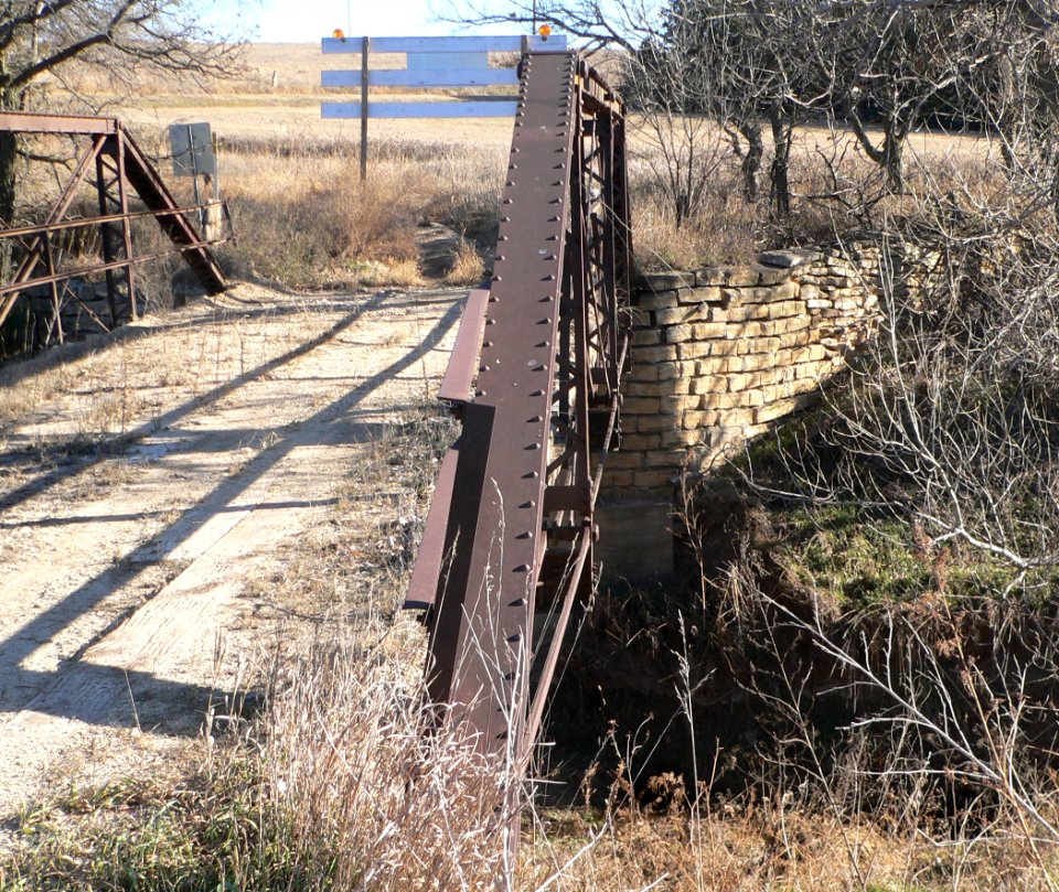 E Fork Wolf Creek bridge, 290 Dr, SW side 1