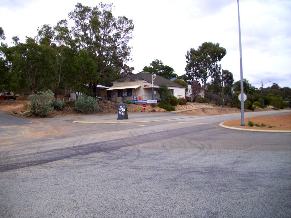 E37 Clackline General Store 2