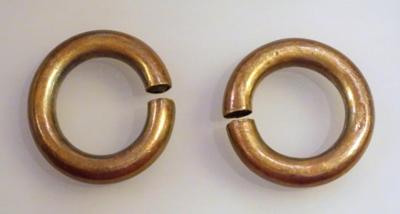 Earrings, Ta-oi, Thua Thien Hue, 2001, silver - Vietnamese Women's Museum - Hanoi, Vietnam - DSC04038