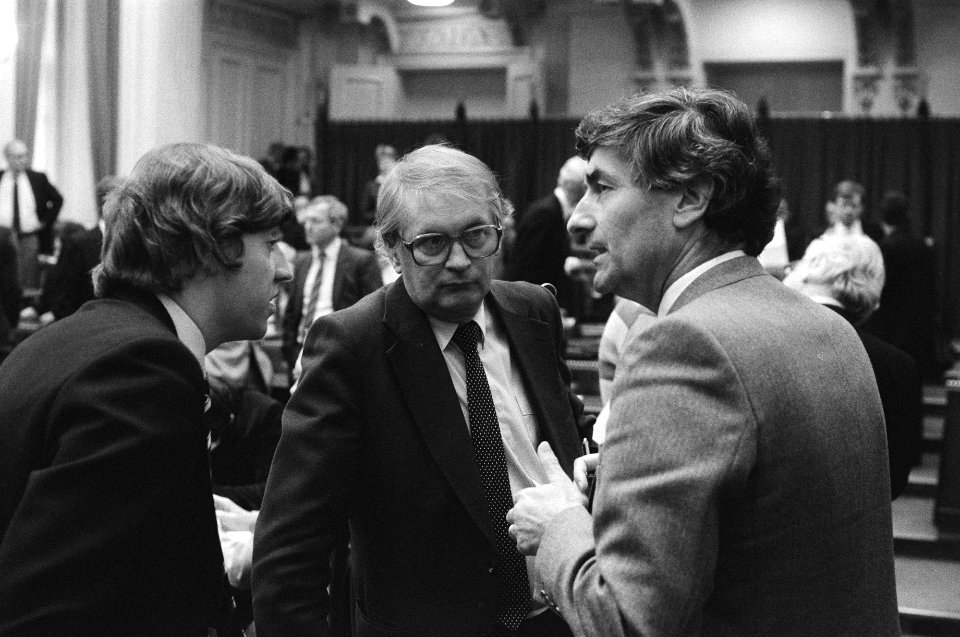 Ed Nijpels (VVD) , Wim Meijer (PVDA) en Ruud Lubbers (CDA) in gesprek, Bestanddeelnr 932-3445