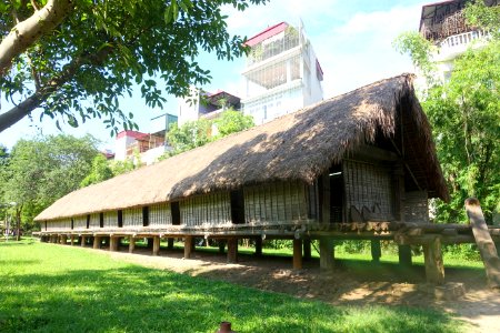 E De house, view 1 - Vietnam Museum of Ethnology - Hanoi, Vietnam - DSC03409