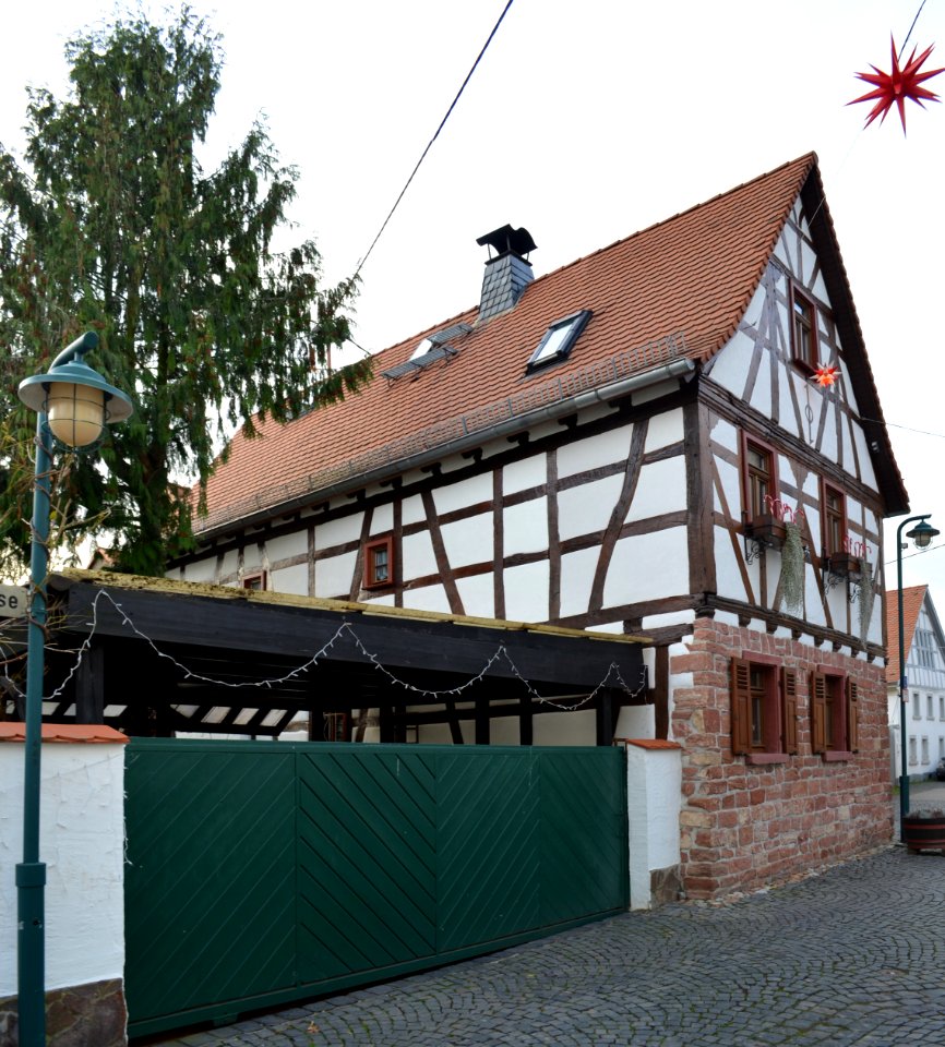 Eddersheim, Neustraße 1