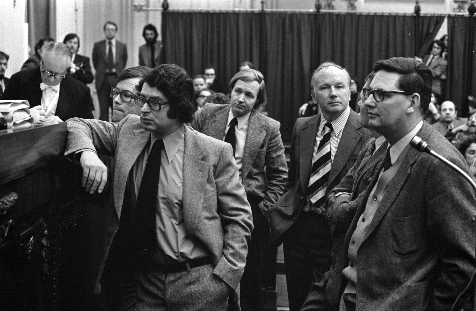 Ed van Thijn (PvdA), Jan Terlouw, Roelof Kruisinga en Gijs van Aardenne bij de i, Bestanddeelnr 926-9585