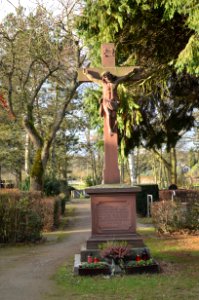Eddersheim, Friedhof, Kreuz