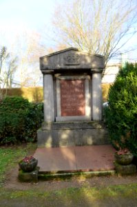 Eddersheim, Friedhof, Grab Flettner