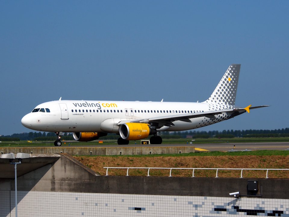 EC-LOC Vueling Airbus A320-214 - cn 4855 pic3