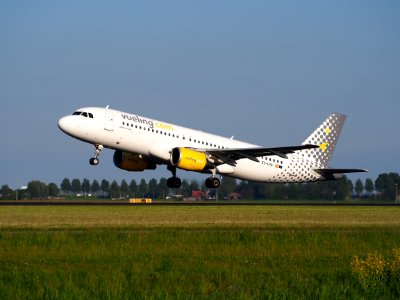 EC-LVA Vueling Airbus A320-214 - cn 1171 take-off from Schiphol (AMS - EHAM), The Netherlands, 17may2014, pic-1 photo