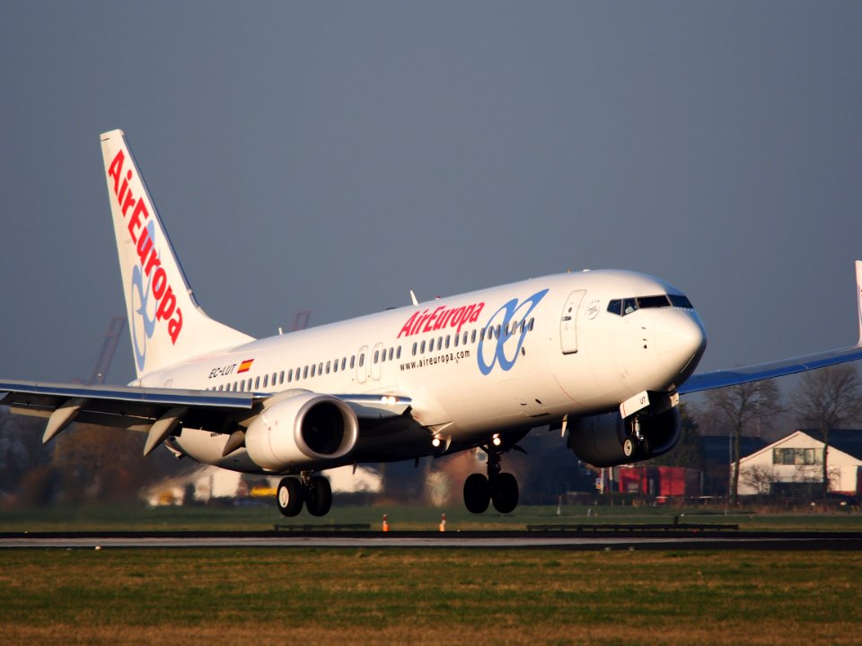 EC-LUT Air Europa Boeing 737-85P(WL), landing at Schiphol (AMS - EHAM), Netherlands, pic5