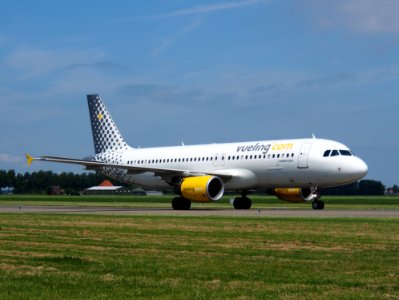 EC-LRN Vueling Airbus A320-214 - cn 3995 pic3