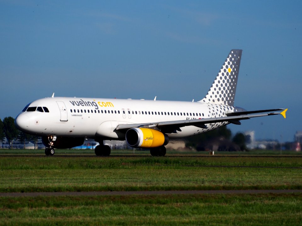EC-LRA Vueling Airbus A320-232 takeoff from Schiphol (AMS - EHAM), The Netherlands, 11june2014, pic-1