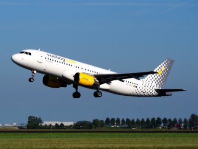 EC-LVC Vueling Airbus A320-214 - cn 1372 takeoff from Schiphol (AMS - EHAM), The Netherlands, 16may2014, pic-1