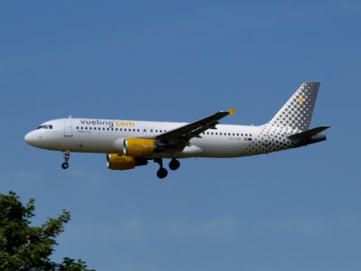 EC-LOP Vueling Airbus A320-214 - cn 4937 pic4