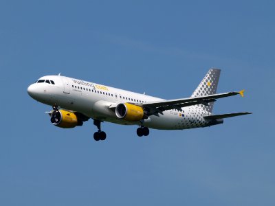 EC-LOP Vueling Airbus A320-214 - cn 4937 pic1